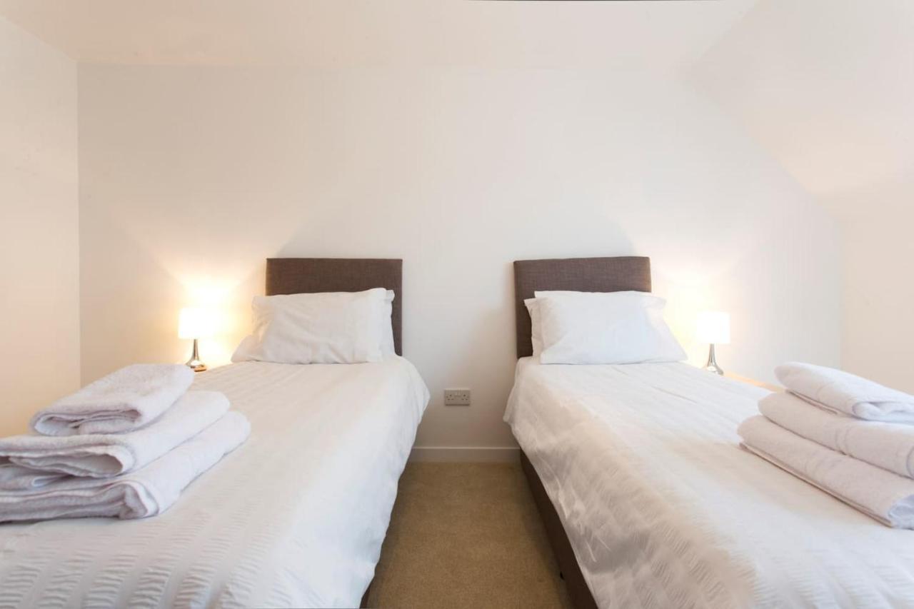 Remarkable 2-Bed Apartment In Culross ภายนอก รูปภาพ