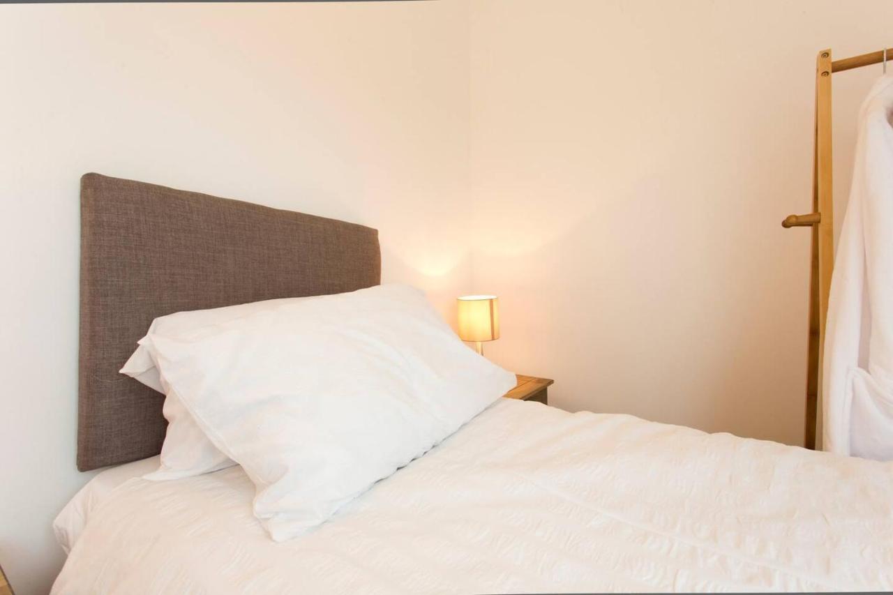 Remarkable 2-Bed Apartment In Culross ภายนอก รูปภาพ